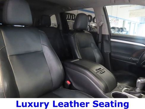 Used 2014 Toyota Highlander XLE FWD image 7