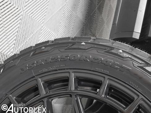 Used 2026 Cadillac Escalade Luxury w/ LPO, Floor Liner Package image 39