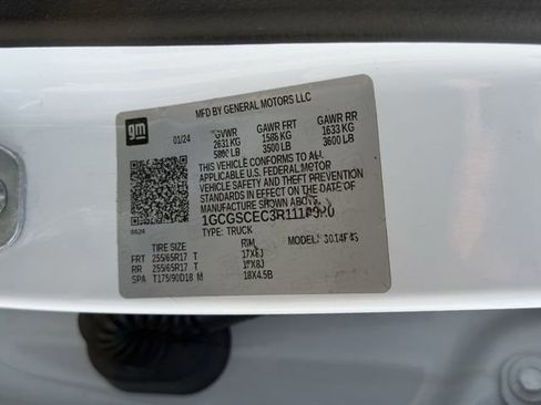 Used 2024 Chevrolet Colorado LT RWD image 36