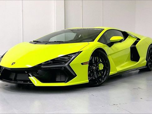 Used 2025 Lamborghini Revuelto image 3