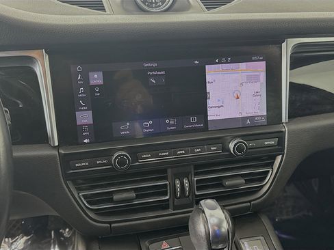 Used 2021 Porsche Macan image 16