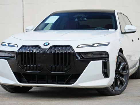 Used 2023 BMW 740i RWD image 3