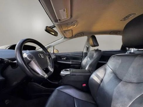 Used 2015 Toyota Prius V Five FWD image 11