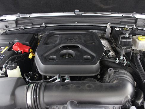 Used 2024 Jeep Wrangler Unlimited AWD/4WD image 35
