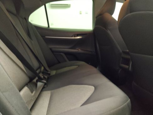 Used 2019 Toyota Camry LE FWD image 19