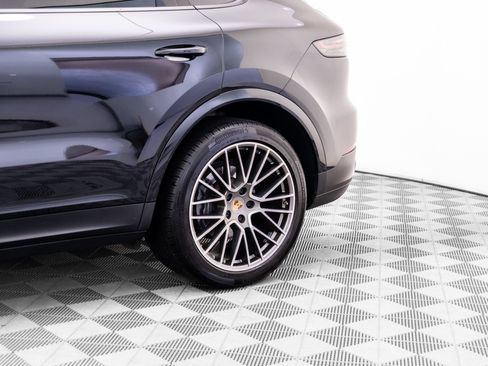 Used 2023 Porsche Cayenne Platinum Edition AWD/4WD image 34