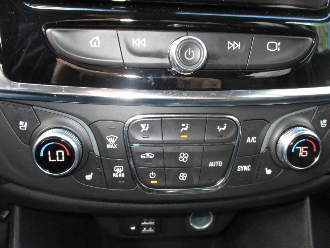 Used 2021 Chevrolet Traverse Premier AWD/4WD image 22