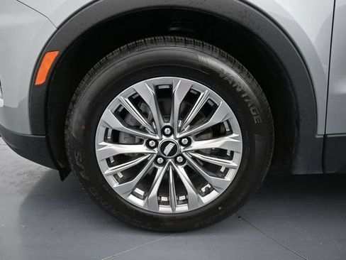Used 2024 Cadillac XT4 Premium Luxury FWD image 9