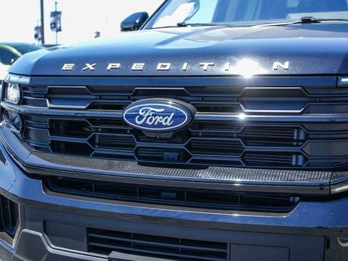 Certified 2025 Ford Expedition Active AWD/4WD image 5