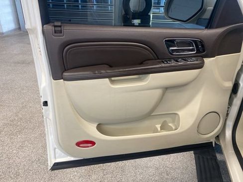 Used 2013 Cadillac Escalade ESV Platinum AWD/4WD image 29