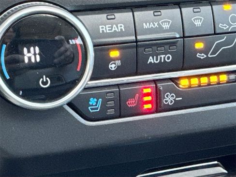 Used 2021 Ford Expedition Limited image 21