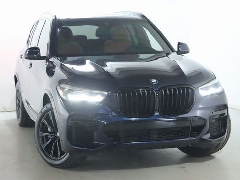 Used 2022 BMW X5 M50i w/ Climate Comfort Package image 2