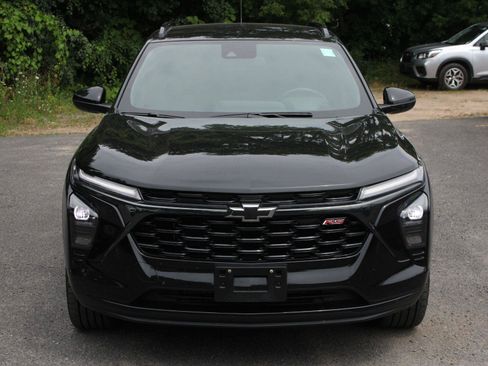Used 2024 Chevrolet Trax RS w/ Driver Confidence Package FWD image 2
