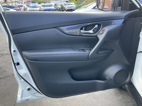 Used 2018 Nissan Rogue SV image 23