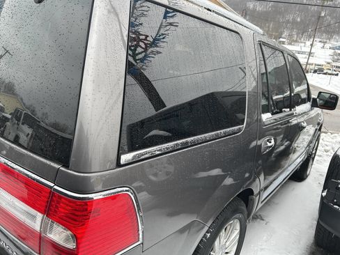 Used 2014 Lincoln Navigator 4WD image 11