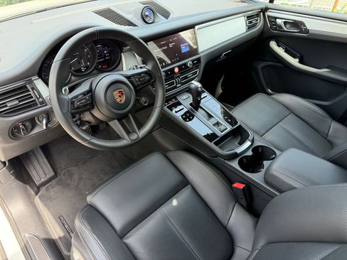 Used 2026 Porsche Macan AWD/4WD image 4