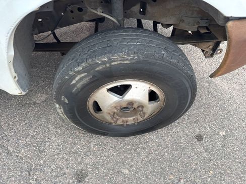 Used 2001 Ford F350 XL image 16