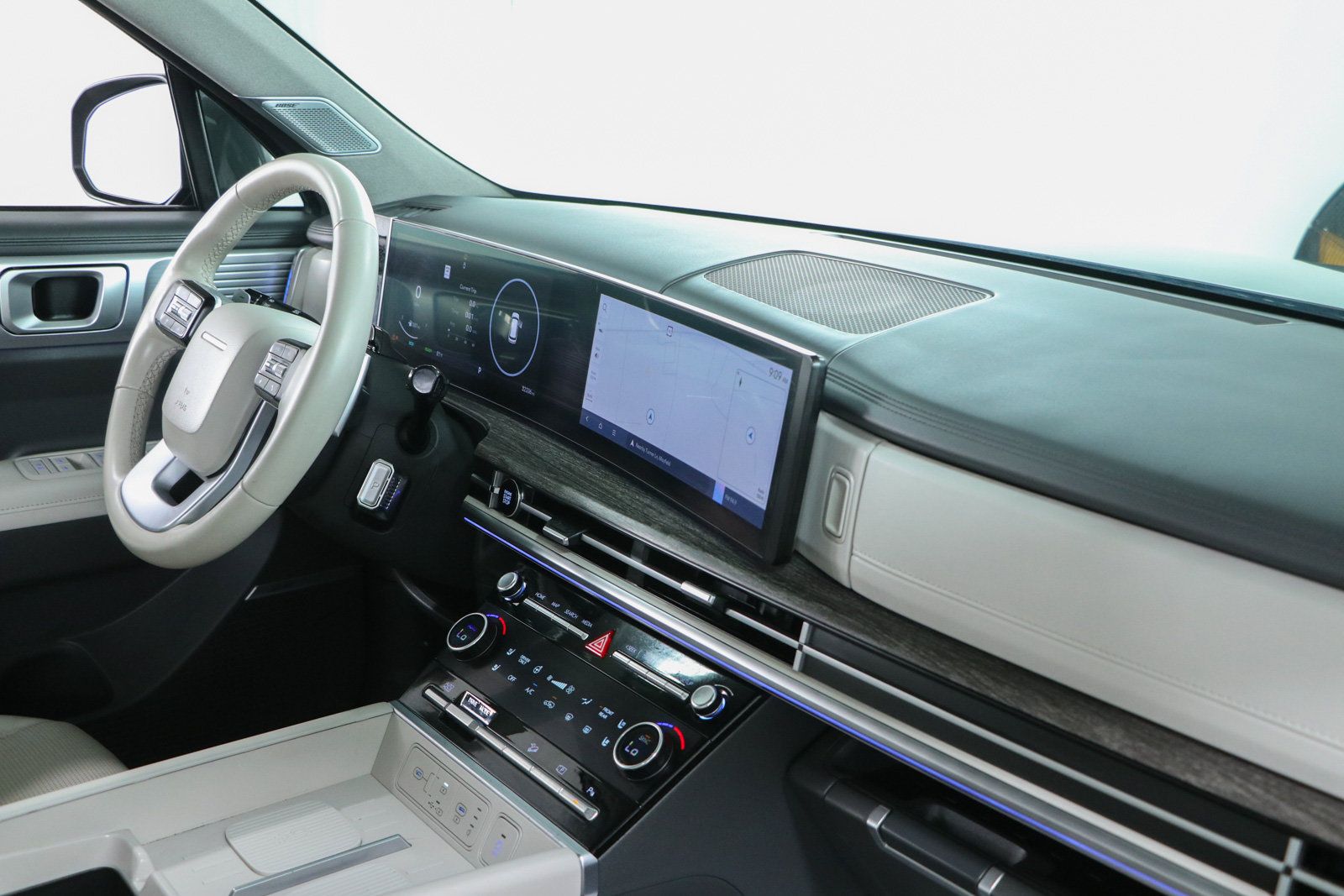 Used 2025 Hyundai Santa Fe Limited FWD image 28