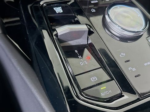 Used 2025 BMW 540i xDrive 540i xDrive w/ Premium Package image 25