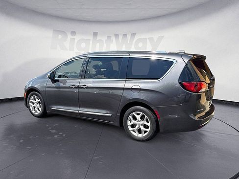Used 2020 Chrysler Pacifica Limited FWD image 3