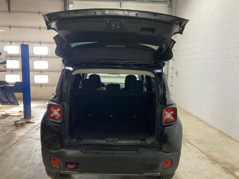 Used 2019 Jeep Renegade Trailhawk w/ Cold Weather Group II AWD/4WD image 13