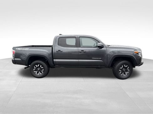Used 2022 Toyota Tacoma TRD Off-Road w/ Technology Package image 9