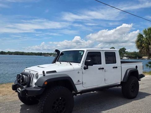 Used 2015 Jeep Wrangler Unlimited Sport AWD/4WD image 3