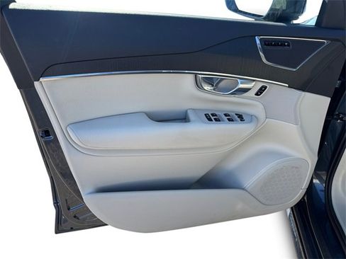 Used 2020 Volvo XC90 T5 Momentum w/ Protection Package Premier image 8