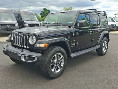 Used 2019 Jeep Wrangler Unlimited Sahara AWD/4WD image 3