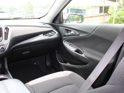 Used 2021 Chevrolet Malibu LT FWD image 17