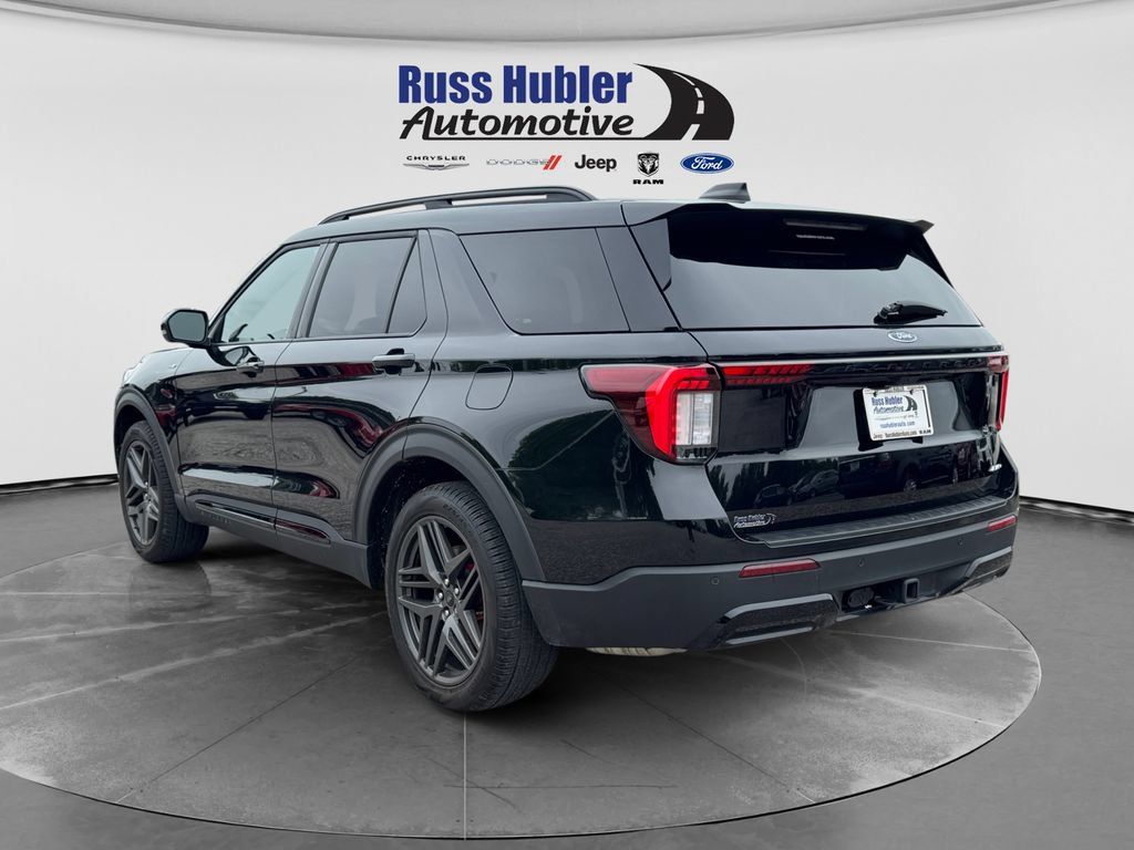 Used 2025 Ford Explorer ST-Line w/ ST-Line Street Pack AWD/4WD image 3