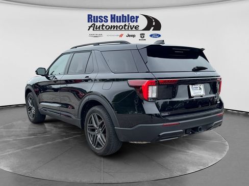 Used 2025 Ford Explorer ST-Line w/ ST-Line Street Pack AWD/4WD image 3