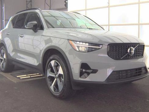 Used 2026 Volvo XC40 B5 Plus AWD/4WD image 5