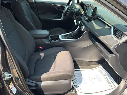 Used 2019 Toyota RAV4 LE AWD/4WD image 23
