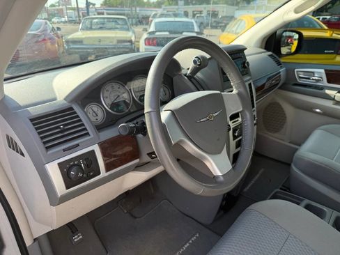 Used 2010 Chrysler Town & Country Touring image 13