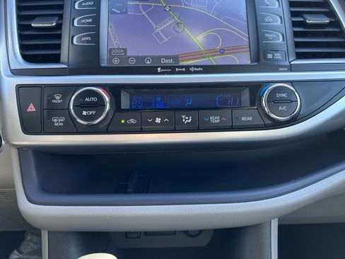 Used 2017 Toyota Highlander XLE image 29