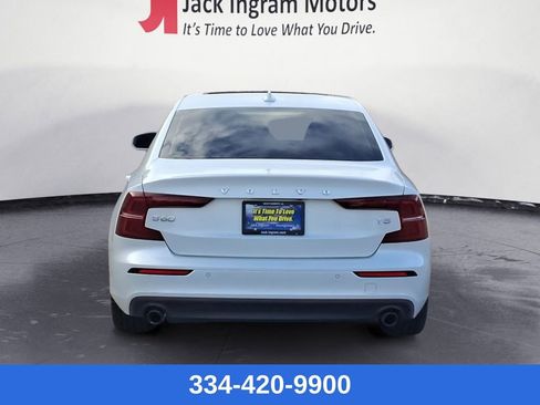 Used 2020 Volvo S60 T5 Momentum image 4