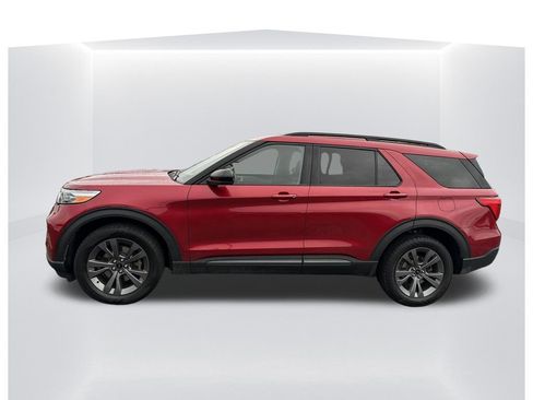Used 2022 Ford Explorer XLT w/ Equipment Group 202A image 10