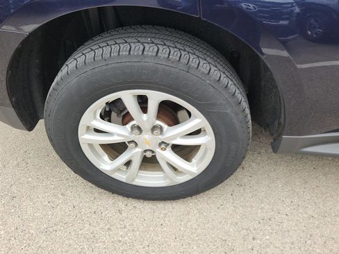 Used 2017 Chevrolet Equinox LT w/ Convenience Package image 3