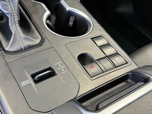 Certified 2024 Toyota Highlander XLE image 29