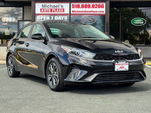 Used 2022 Kia Forte LXS w/ LXS Technology Package FWD image 1