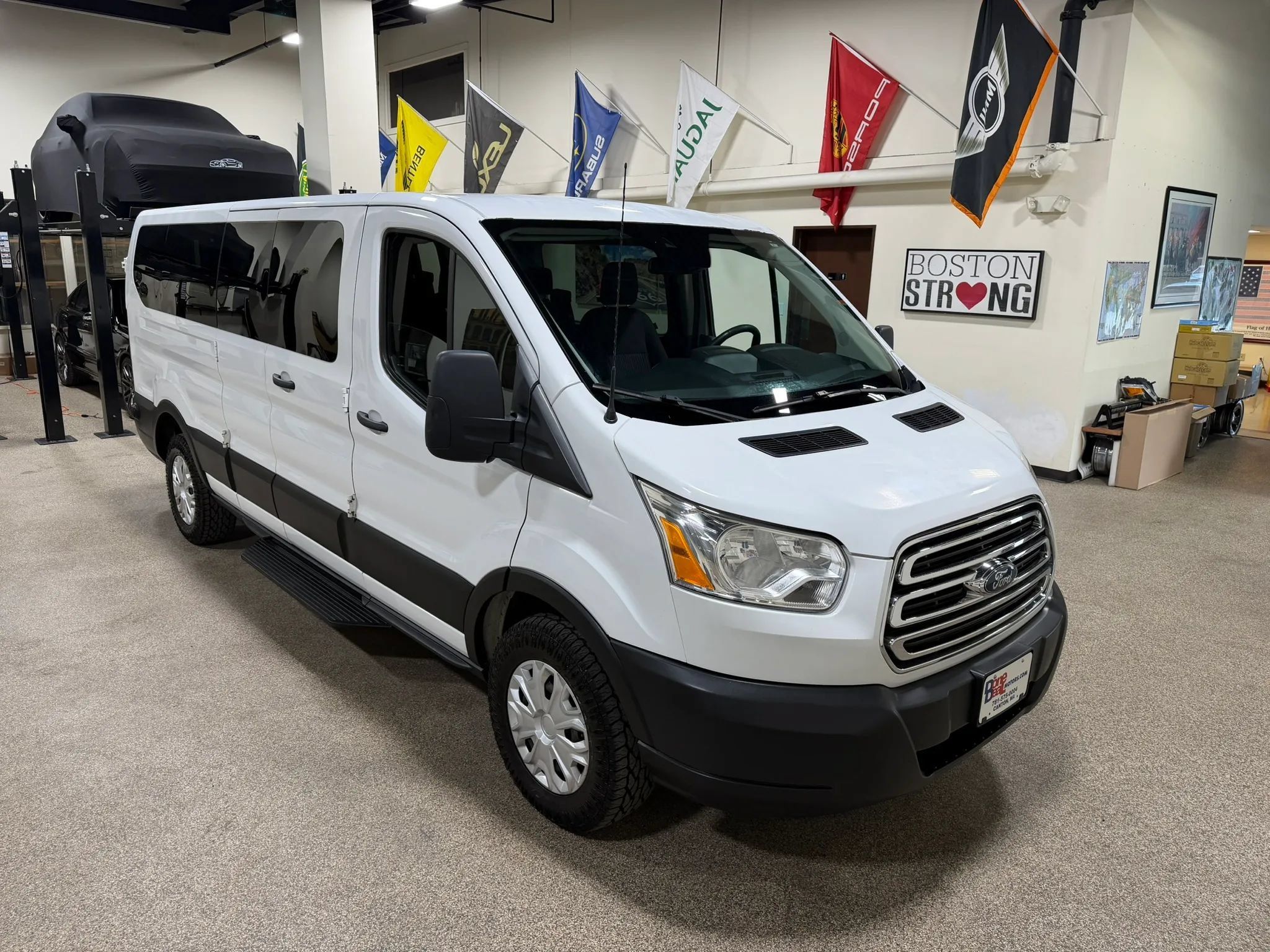 Used 2019 Ford Transit 350 XLT RWD image 5