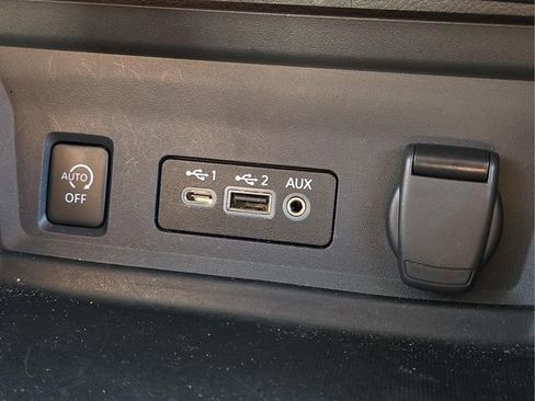 Used 2025 Nissan Sentra SR w/ SR Premium Package image 27