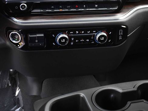 Used 2025 GMC Sierra 1500 SLT image 16