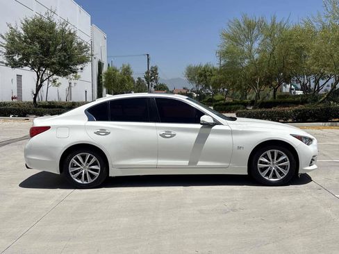 Used 2017 INFINITI Q50 2.0t w/ Moonroof Package RWD image 2