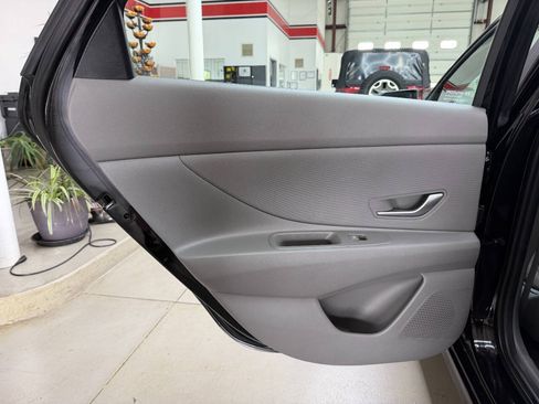 Used 2024 Hyundai Elantra SEL FWD image 13