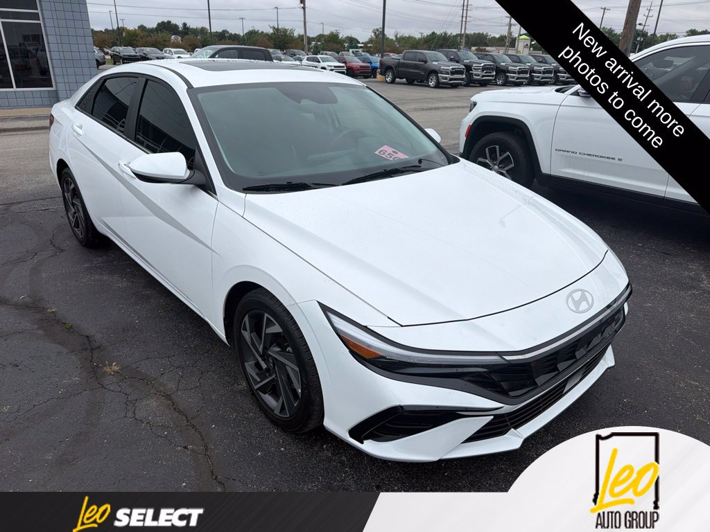 Used 2024 Hyundai Elantra SEL w/ Convenience Package FWD image 2