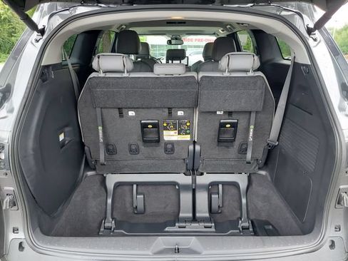 Used 2025 Toyota Sienna XLE FWD image 26