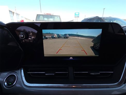 Used 2024 Chevrolet Trax LT w/ LT Convenience Package image 10