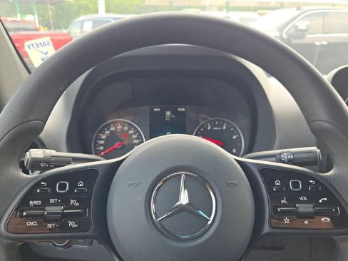 Used 2024 Mercedes-Benz Sprinter 2500 image 28